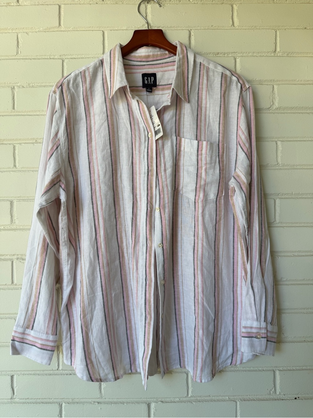 GAP women Long-Sleeve Button-Down Shirt in White with Pink & Gray Stripes